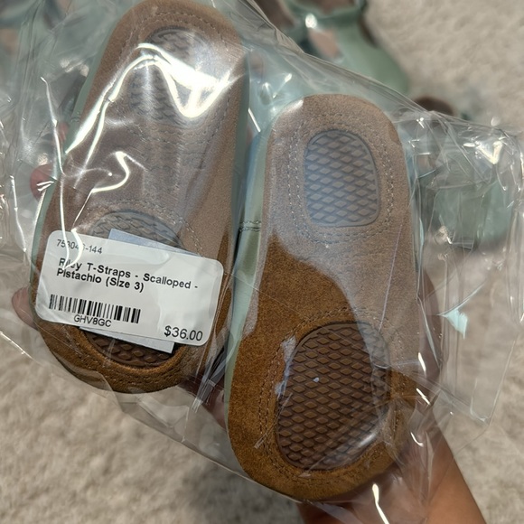 Riley & Co T-straps - Picture 6 of 11